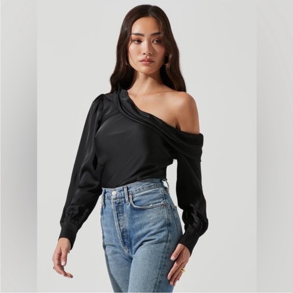 ASTR the label Asymmetrical One Shoulder Long Sleeve Top black size large